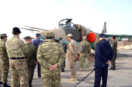 Военные атташе зарубежных стран, аккредитованные в Азербайджане, посетили воинскую часть ВВС