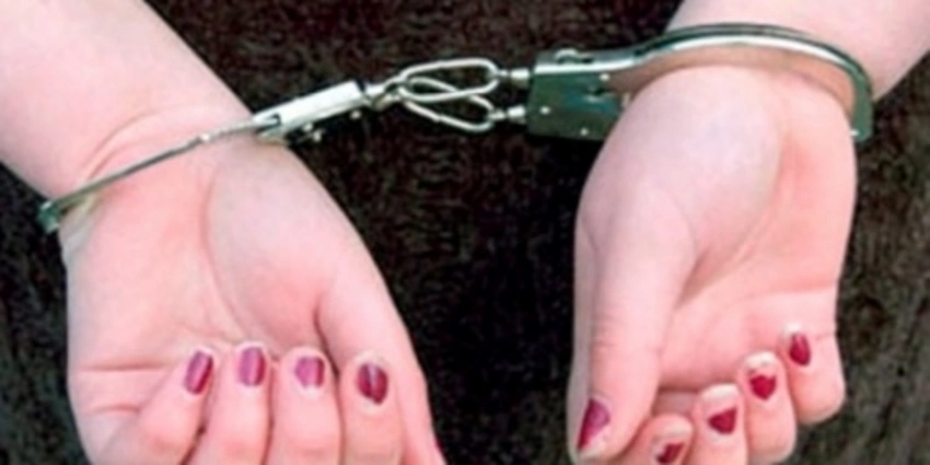 Bakıda oğurluqla məşğul olan 19 yaşlı qız saxlanılıb Bakıda oğurluqla məşğul olan 19 yaşlı qız saxlanılıb