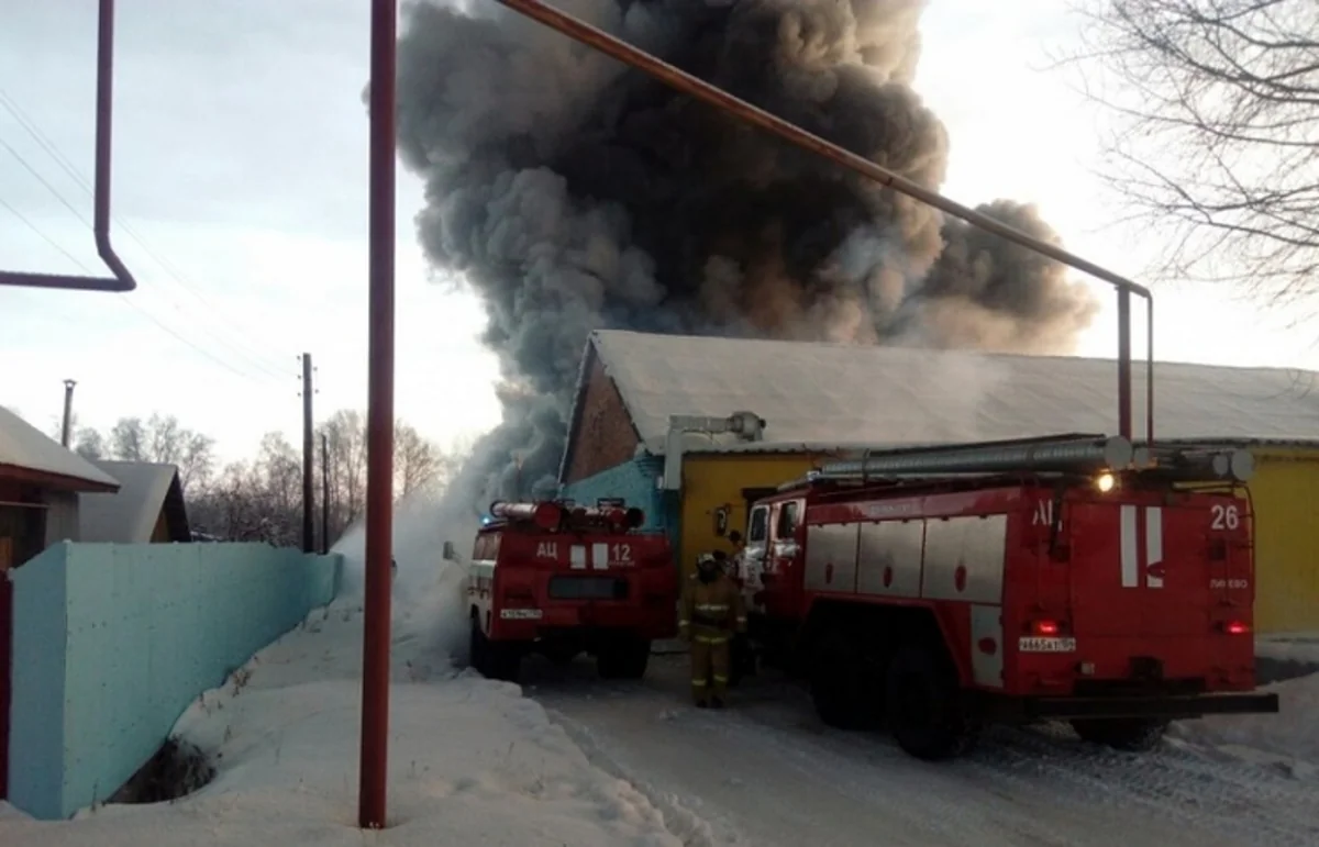 Warehouse fire kills 10 people in Russia