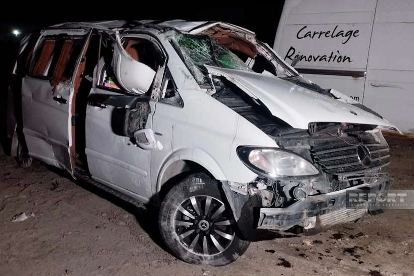 Kürdəmirdə mikroavtobus aşıb, beş nəfər xəsarət alıb