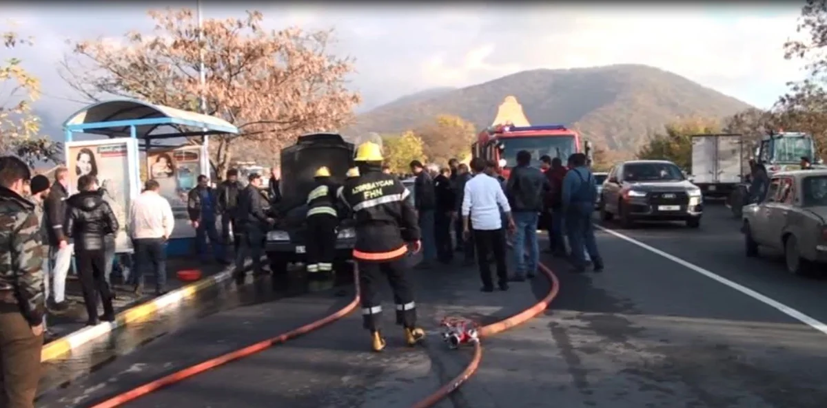 Zaqatalada avtomobil yanıb, yolda tıxac yaranıb - FOTO - VİDEO - YENİLƏNİB