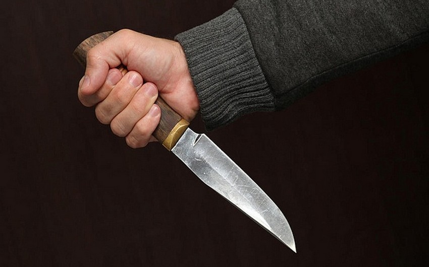 Bakıda 38 yaşlı kişi özünü bıçaqlayaraq intihar etmək istəyib