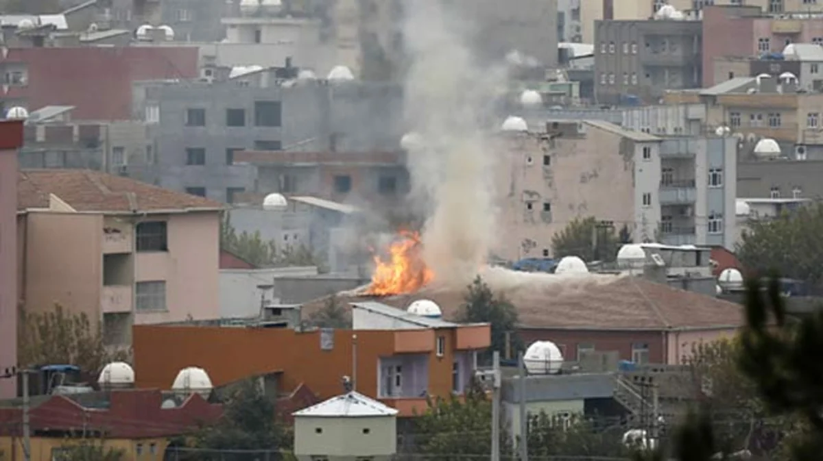 ​Türkiyədə yaşayış binasında yanğın baş verib, 9 nəfər ölüb, 25 nəfər yaralanıb