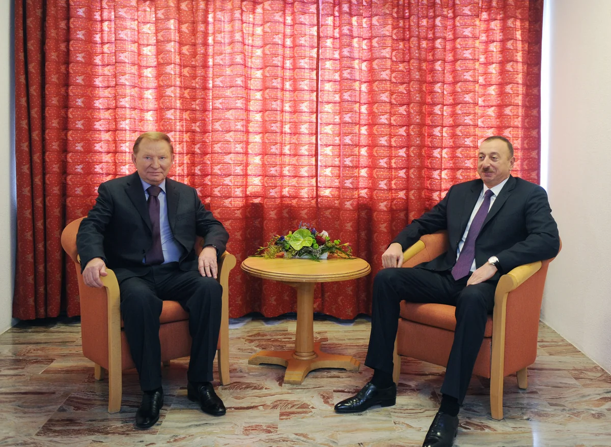 Leonid Kuchma congratulates Ilham Aliyev
