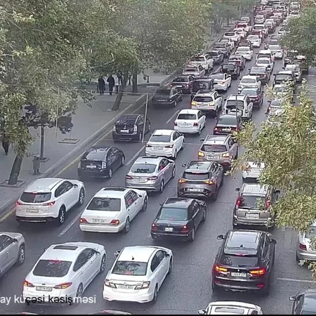 Bakının bir sıra yollarında tıxac yaranıb