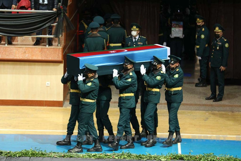 Helikopter qəzasında həlak olan hərbi qulluqçularla vida mərasimi başa çatıb