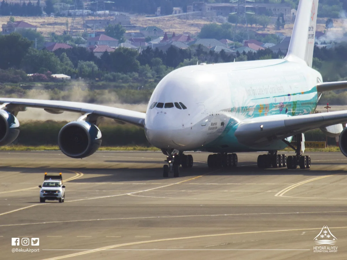 AZAL: Hava limanına UEFA nümayəndə heyətini gətirən “Airbus A380” sərnişin təyyarəsi eniş edib