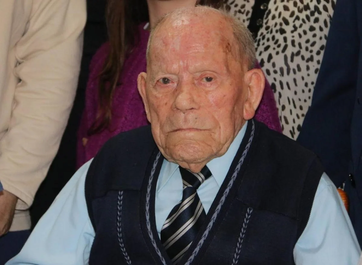 Умер самый старый мужчина в мире