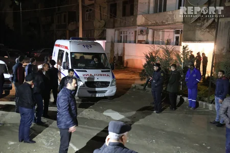 Bakıda özünü bıçaqlayaraq binadan yerə atmaq istəyən şəxs xilas edilib - FOTO - VİDEO - YENİLƏNİB