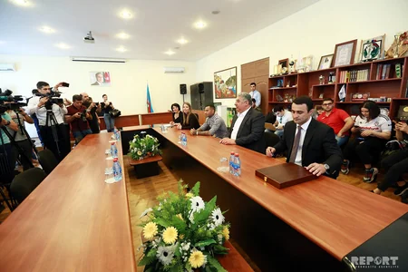 Azad Rahimov awarded diploma to Portuguese football player