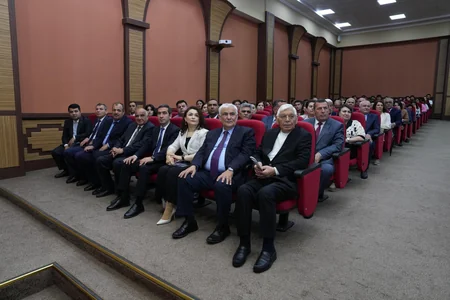 Şandor Lejak NDU-da “Yaşam üçün nəfəs” adlı  əsəri əsasında hazırlanan tamaşanı ayaqda alqışladı