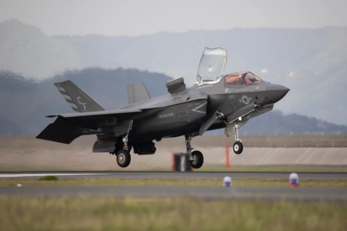 Britaniyanın F-35B qırıcısı Yaponiya hava limanına təcili eniş edib
