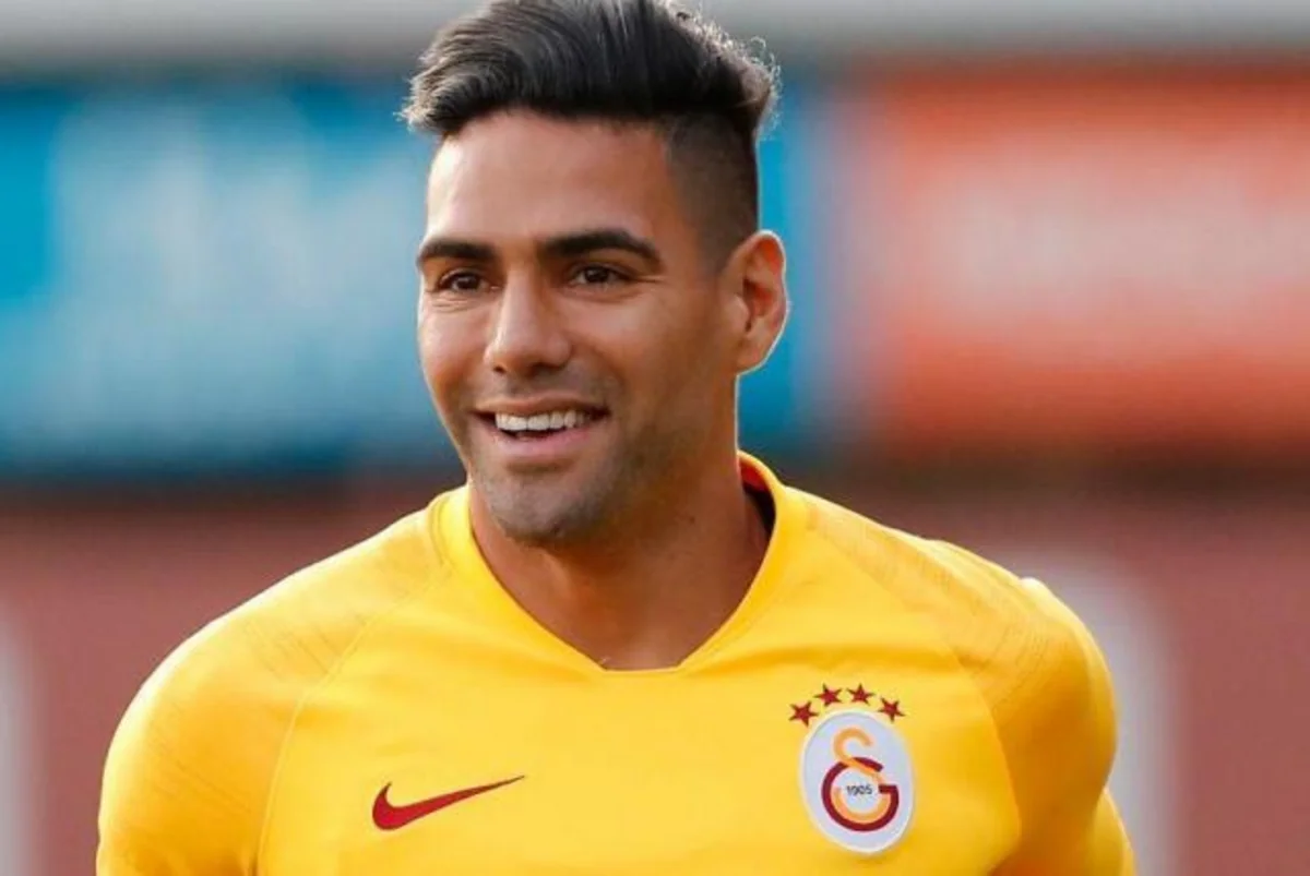 Radamel Falkao xəstəxanaya pul bağışladı