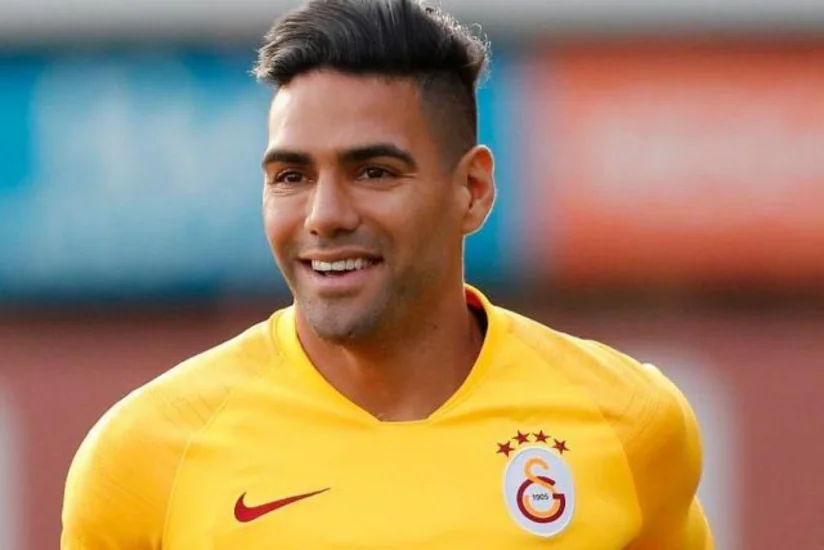 Radamel Falkao xəstəxanaya pul bağışladı