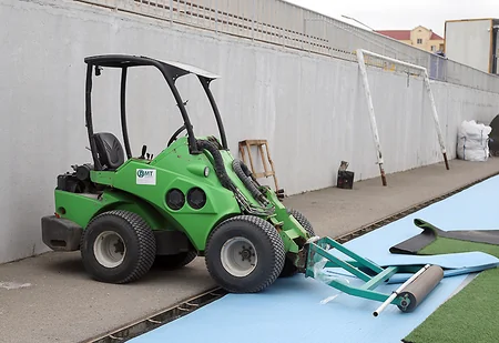 Binə qəsəbə stadionunda süni ot örtüyünün dəyişdirilməsi işləri davam etdirilir