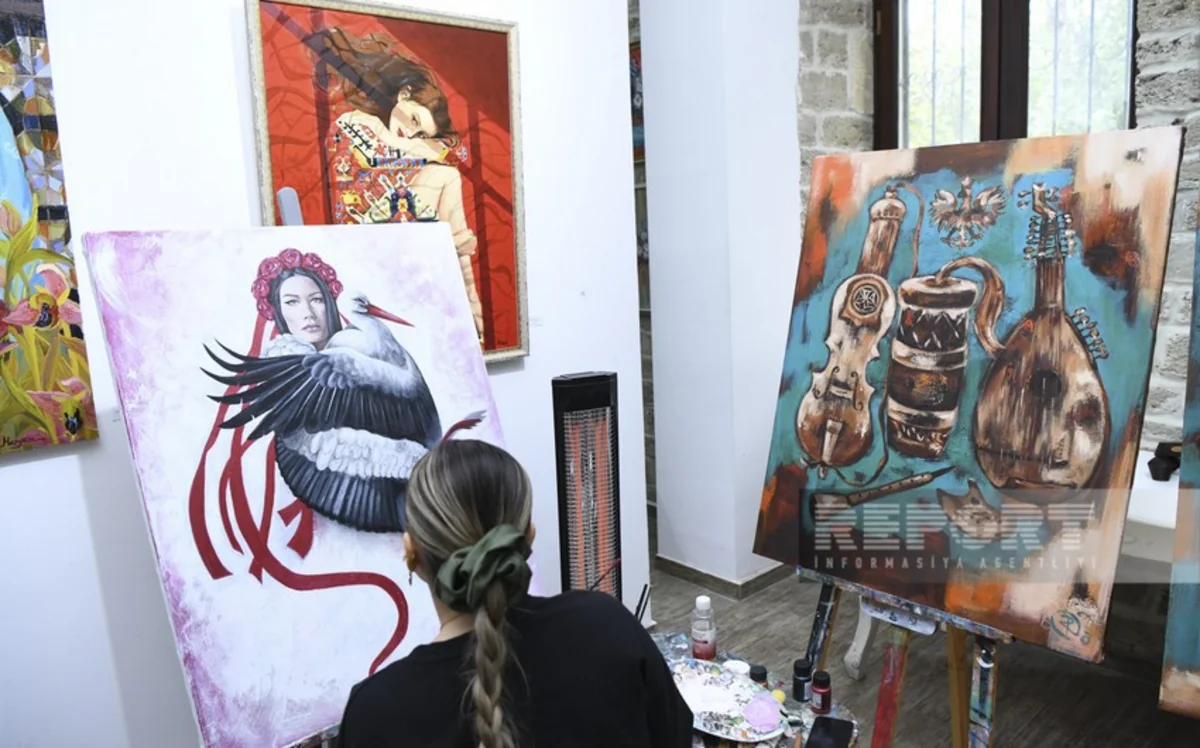 Azerbaijani artists present paintings dedicated to history, culture of Poland