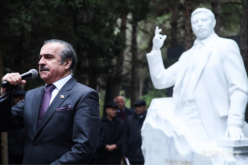 Xalq şairi Zəlimxan Yaqubun məzarüstü abidəsinin açılışı olub - FOTO