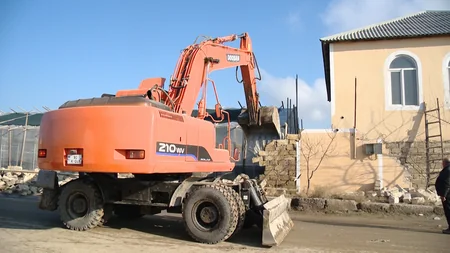 Bakıda daha bir ərazidə yaşayış və qeyri-yaşayış sahələri sökülür
