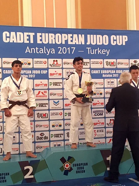 Yeniyetmə cüdoçularımız Antalyada 3 qızıl və 1 bürünc medal qazanıblar