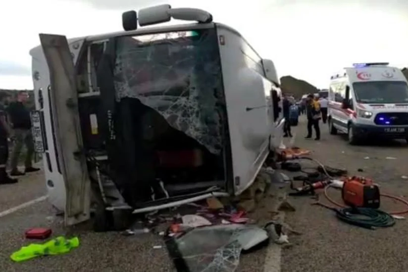 Türkiyədə turistləri daşıyan avtobus aşıb, 1 nəfər ölüb, 22 nəfər yaralanıb