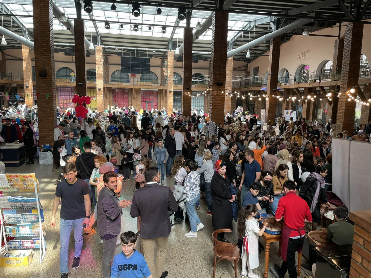 Aİ diplomatı Bakı sakinlərinin Ukrayna dəstəyindən yazıb
