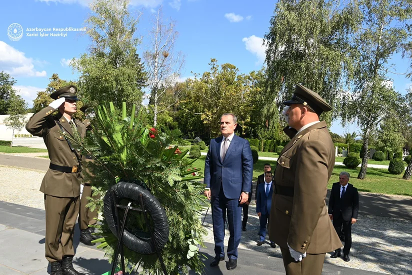 Глава МИД Азербайджана посетил мемориал Голос хорватских жертв - Стена боли