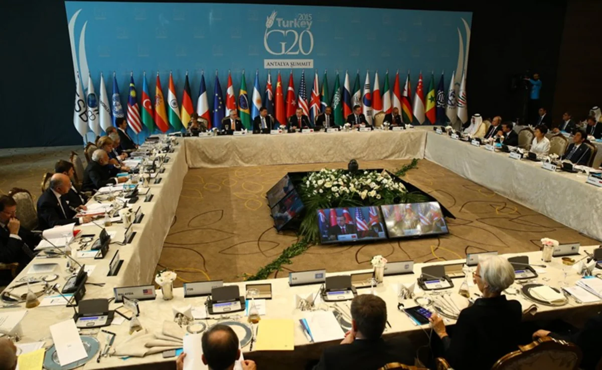 Prezident İlham Əliyev G20-nin zirvəsi çərçivəsində təşkil edilən işçi naharda iştirak edib