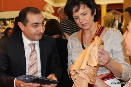 Azərbaycanın Litvadakı  səfirliyi 12-ci Beynəlxalq milad xeyriyyə yarmarkasında iştirak edib