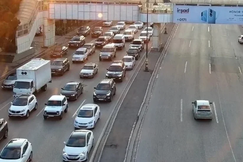 Bakının bir sıra yollarında tıxac yaranıb