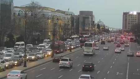 Bakının 15 küçə və prospektində sıxlıq müşahidə olunur