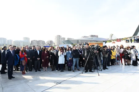 Bakıda tanınmış fotoqraf Reza Deqatinin fərdi sərgisi açılıb