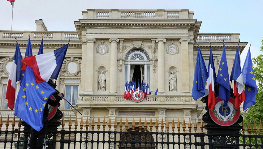 Fransanın Azərbaycandakı səfiri Parisdə ambassadorialda iştirak edir