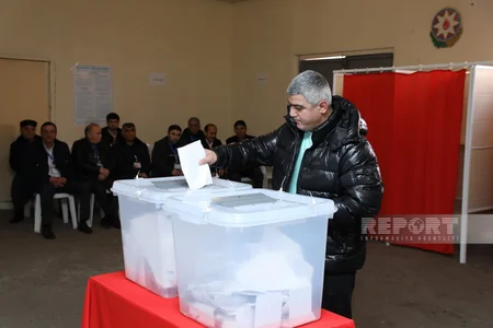 Bakıda prezident seçkiləri: aktivlik günün ikinci yarısında da davam edir - FOTOREPORTAJ