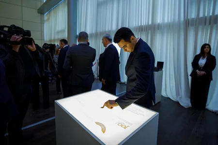 “AzerGold” Heydər Əliyevin 100 illiyinə həsr olunan qızıl sikkə təqdim edib