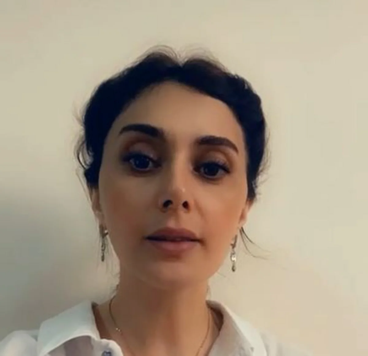 “Tiktok”da qeyri-etik ifadələr işlədən qadın üzr istəyib