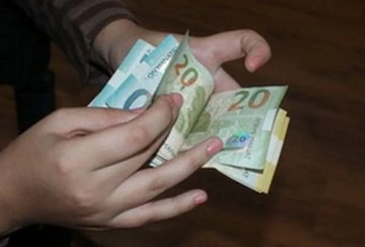 Sumqayıtda bacıoğlu xalasının pulunu oğurlayıb