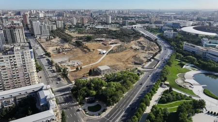 Prezident Bakıda “Gənclik” metrosu yanında yaradılan yeni parkda işlərin gedişi ilə tanış olub