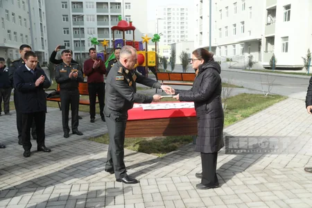 Qüsursuz xidmət etmiş bir qrup hərbi qulluqçuya mənzil verilib