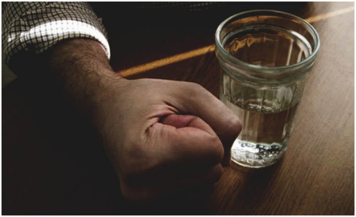 Neftçalada qardaş qardaşı spirtli içki üstündə döyüb