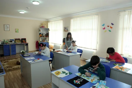 Bu il sosial xidmət müəssisələrindən 12 uşaq yenidən doğma ailələrinə qayıdıb