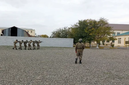 Azərbaycanda səfərdə olan Tacikistanın müdafiə naziri hərbi hissəni ziyarət edib