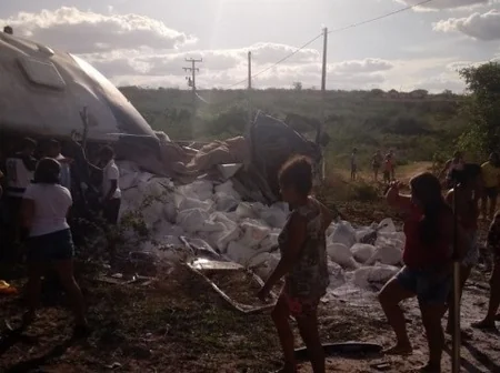 В Бразилии в ДТП с автобусом пять человек погибли и 25 пострадали