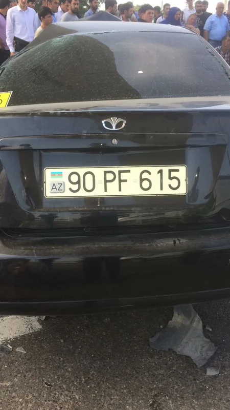 Bakıda qəzaya uğrayan avtomobil sərnişin avtobusuna çırpılıb, 2 nəfər ölüb