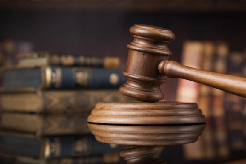 Dələduzluqda təqsirləndirilən sabiq icra başçısı ziyanın ödənilməsi üçün vaxt istəyib