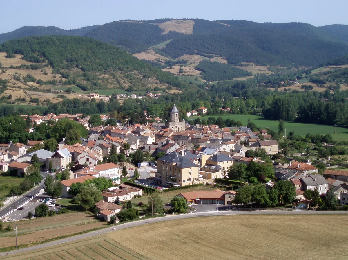 Azerbaijanis living in French Nantes to be provided with mobile consular service