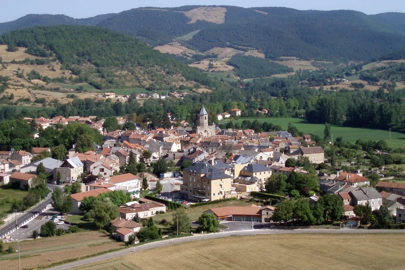 Azerbaijanis living in French Nantes to be provided with mobile consular service
