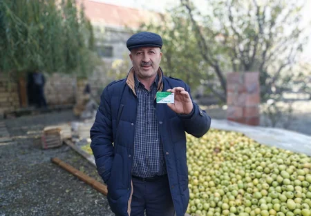 Azərbaycanda təsərrüfat sahiblərinə “Fermer kart”ının verilməsinə başlanıb