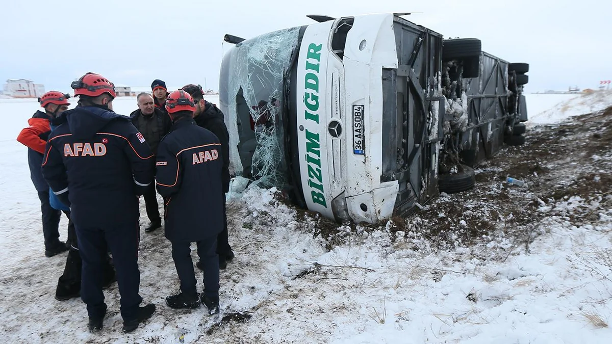 Türkiyədə avtobus aşıb, 23 nəfər yaralanıb