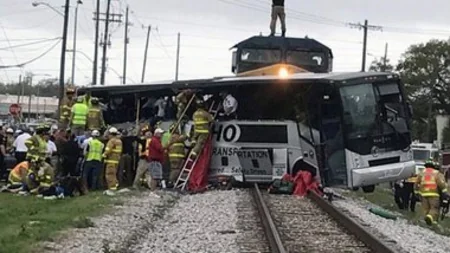 Rusiyada qatarla avtobusun toqquşması nəticəsində ölənlərin sayı 17 nəfərə çatıb, 12 yaralı var - YENİLƏNİB-2 - VİDEO