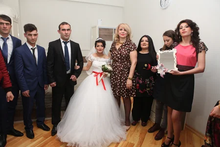 Məzun evində mənzillə təmin edilən kimsəsiz gənclər üçün toy mərasimi keçirilib
